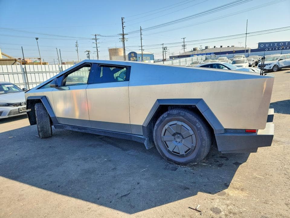 2025 TESLA CYBERTRUCK 2