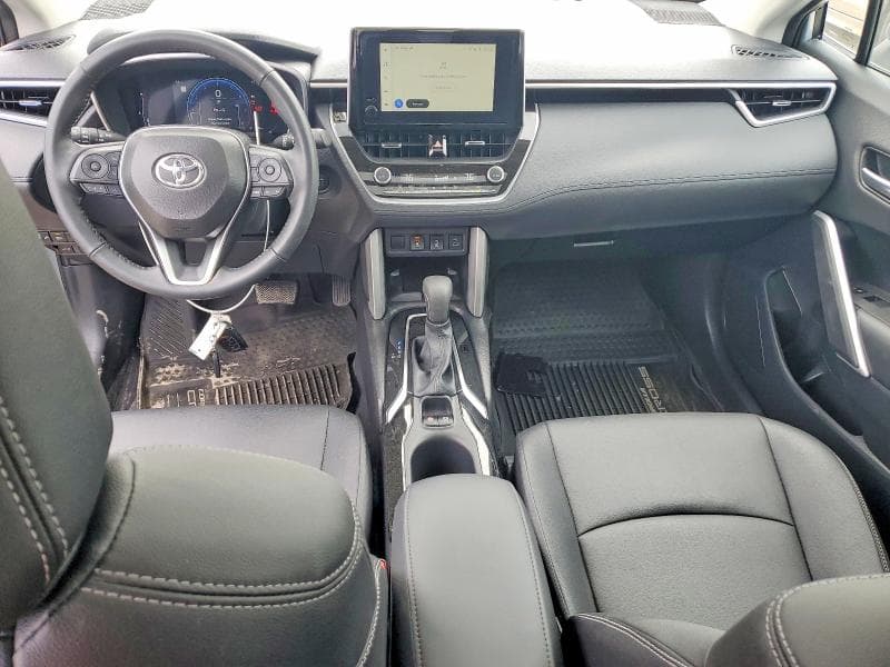 2024 TOYOTA COROLLA CROSS XLE 8