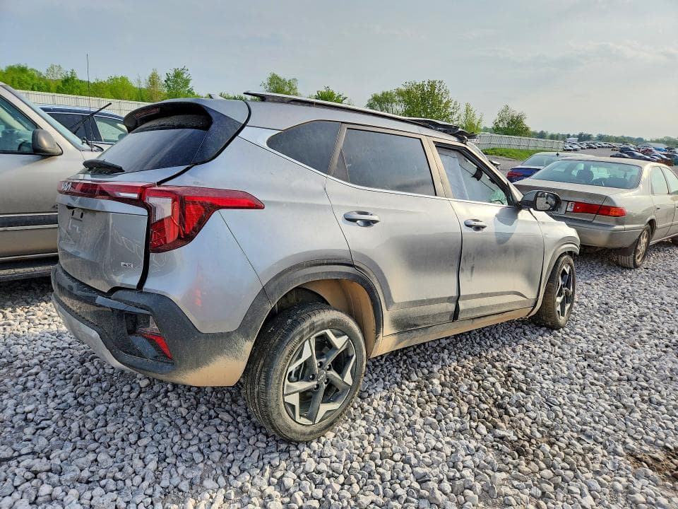 2025 KIA SELTOS EX 3