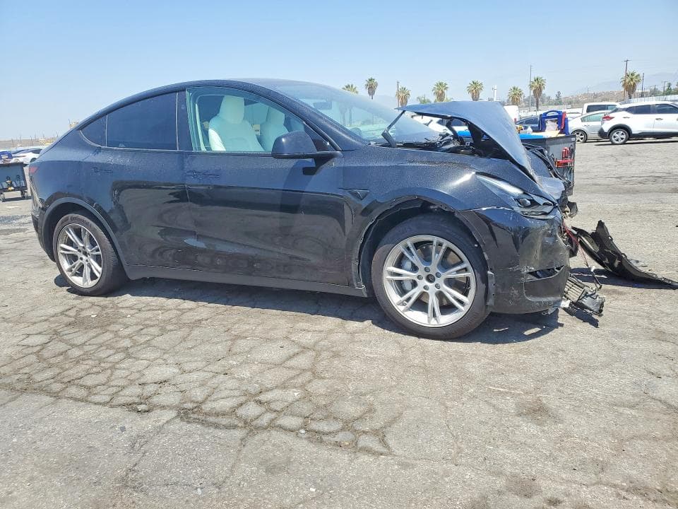 2024 TESLA MODEL Y 4