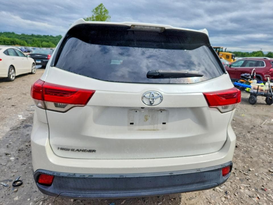 2018 TOYOTA HIGHLANDER LE 6