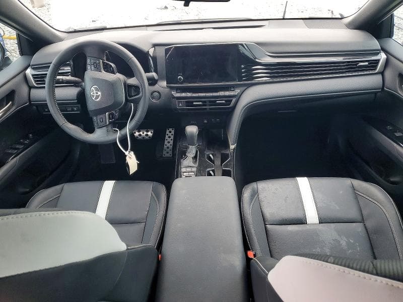 2025 TOYOTA CAMRY SE 8