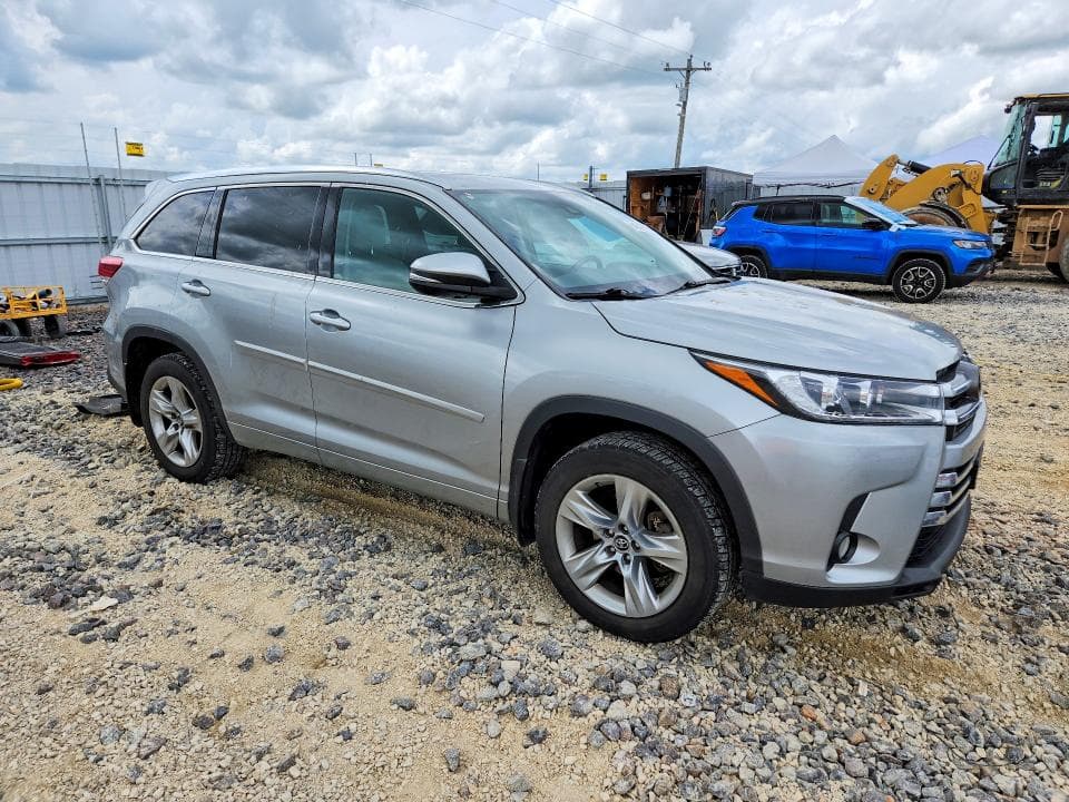 2017 TOYOTA HIGHLANDER LIMITED 4