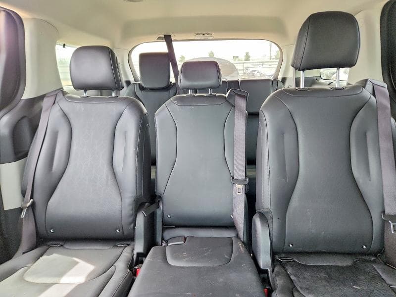 2023 KIA CARNIVAL EX 10