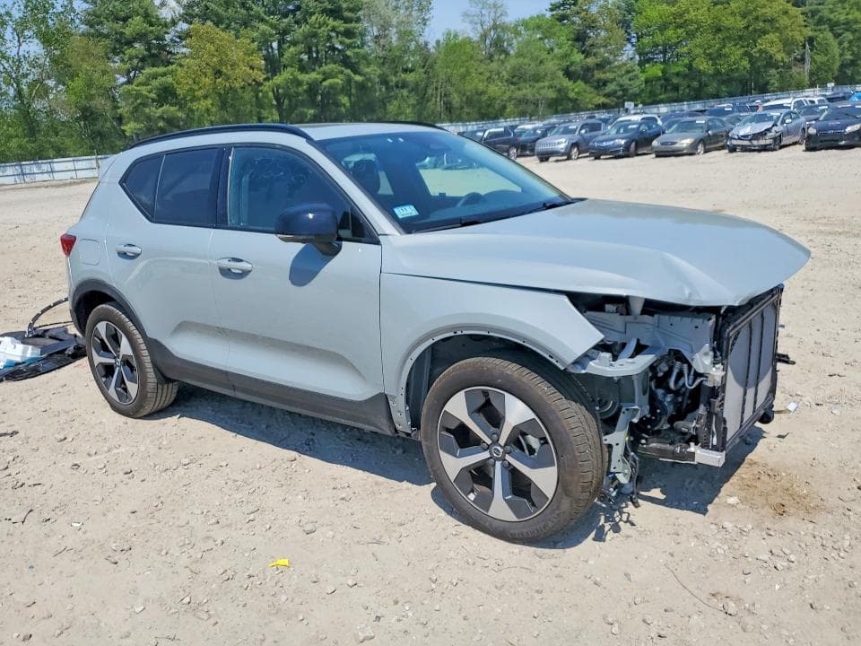 2026 VOLVO XC40 PLUS 4