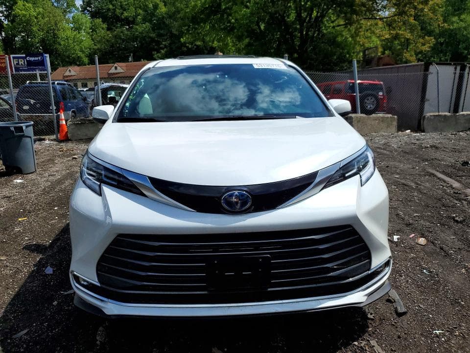 2025 TOYOTA SIENNA LIMITED 7-PASSENGER 5