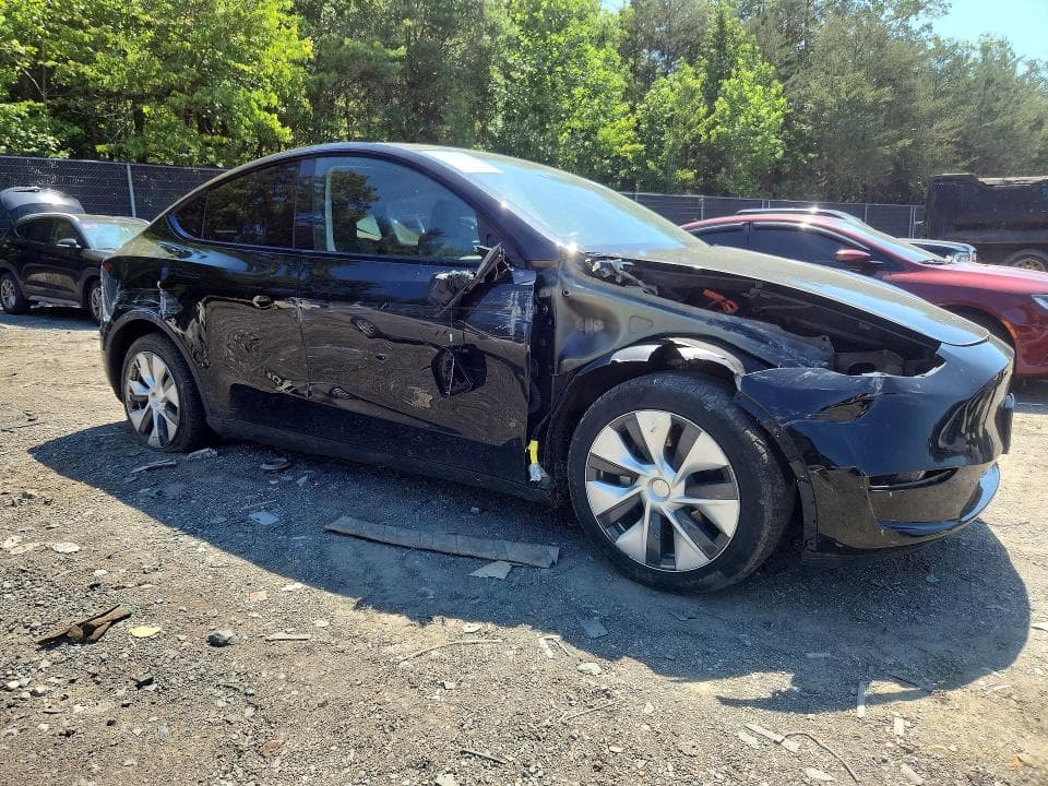 2023 TESLA MODEL Y 4