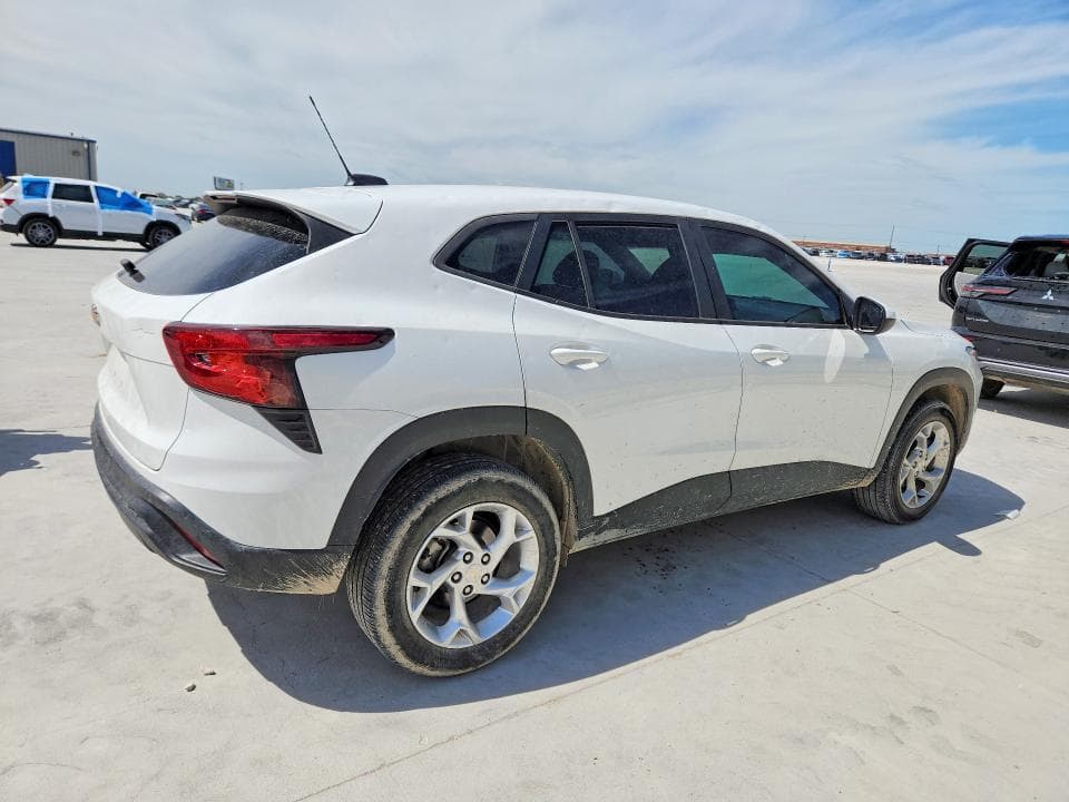 2025 CHEVROLET TRAX LS 3