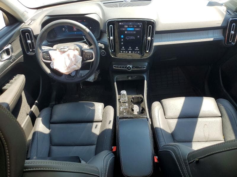2026 VOLVO XC40 PLUS 8