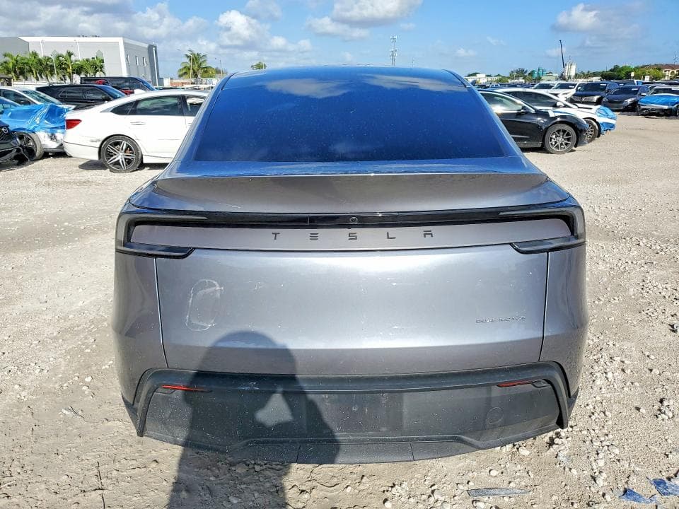 2026 TESLA MODEL Y 6