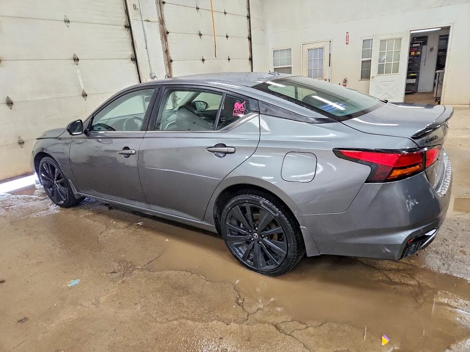 2022 NISSAN ALTIMA SR 2