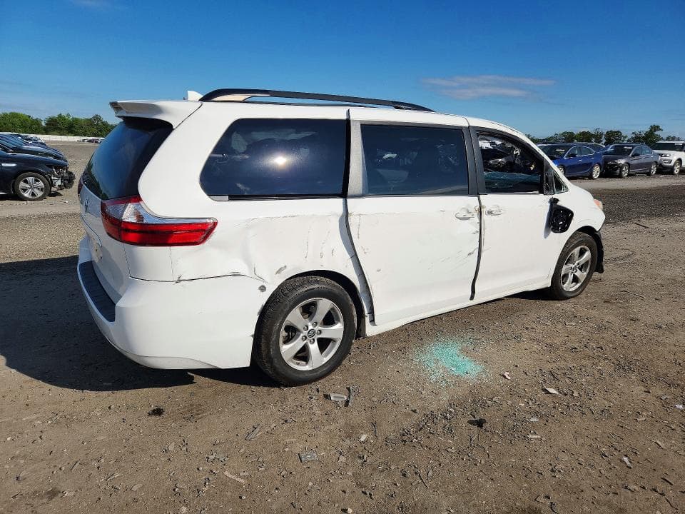 2018 TOYOTA SIENNA LE 3