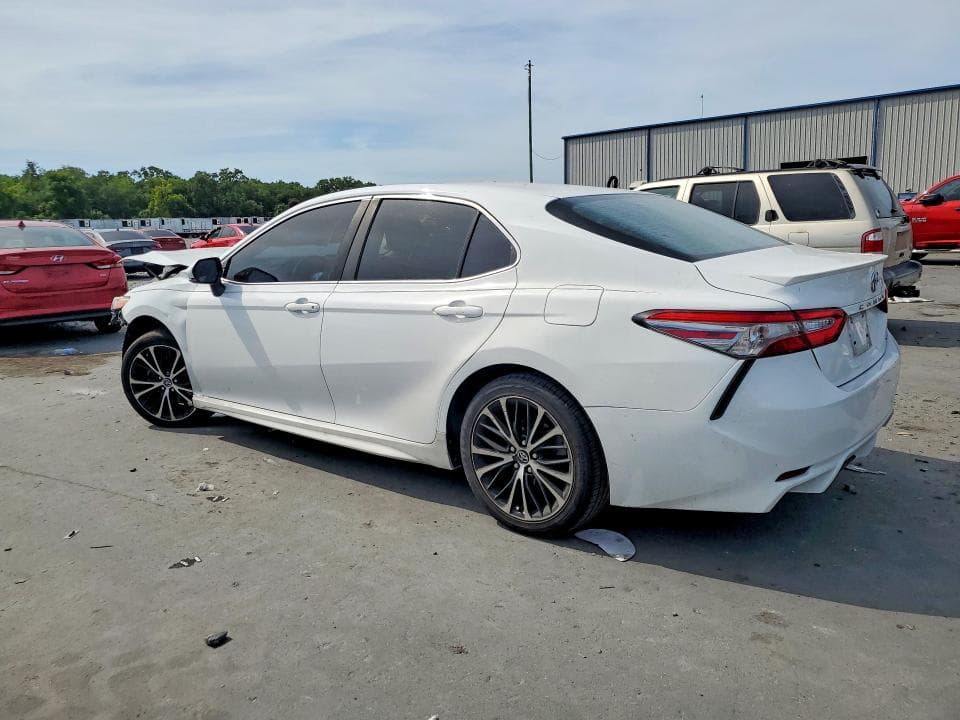 2018 TOYOTA CAMRY SE 2