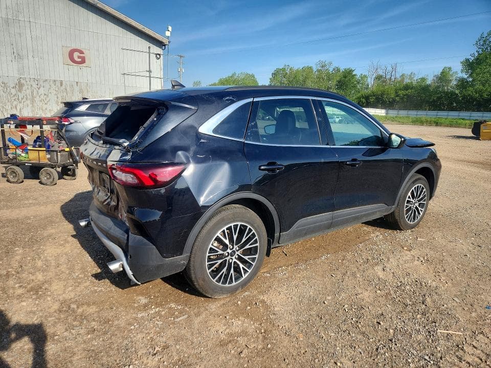 2025 FORD ESCAPE 3