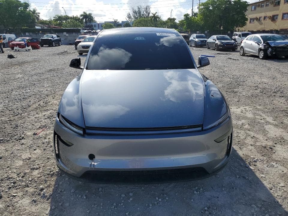 2026 TESLA MODEL Y 5