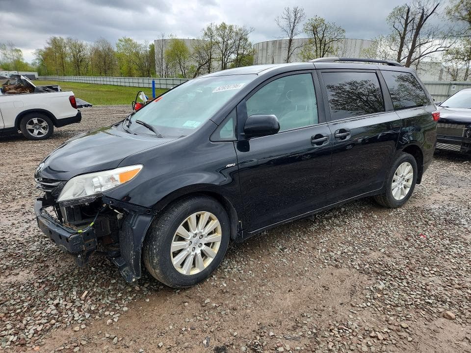 2017 TOYOTA SIENNA LE