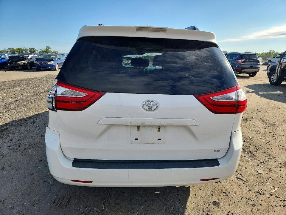 2018 TOYOTA SIENNA LE 6