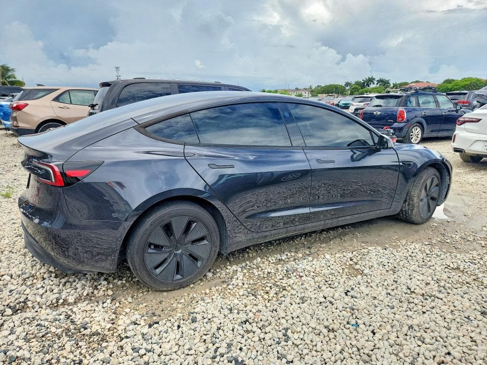 2025 TESLA MODEL 3 3