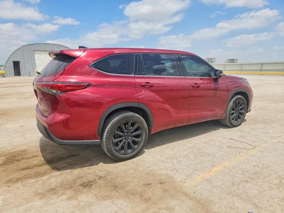 2022 TOYOTA HIGHLANDER LE 3