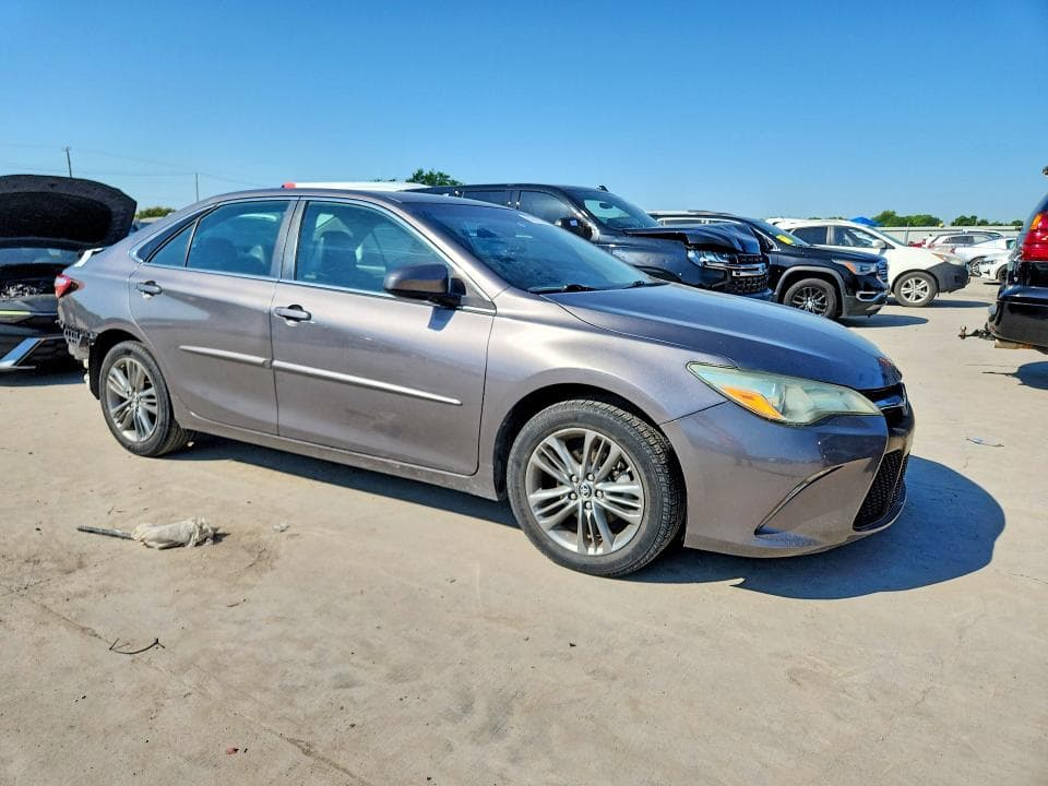 2017 TOYOTA CAMRY SE 4