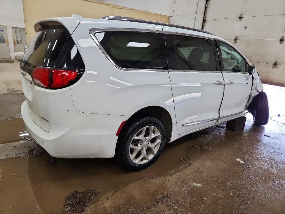 2019 CHRYSLER PACIFICA LIMITED 3