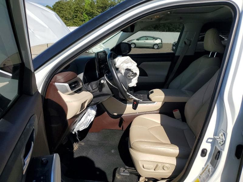 2022 TOYOTA HIGHLANDER XLE 7