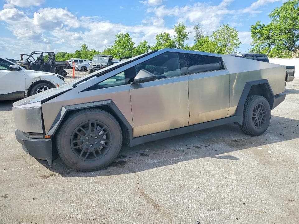 2025 TESLA CYBERTRUCK