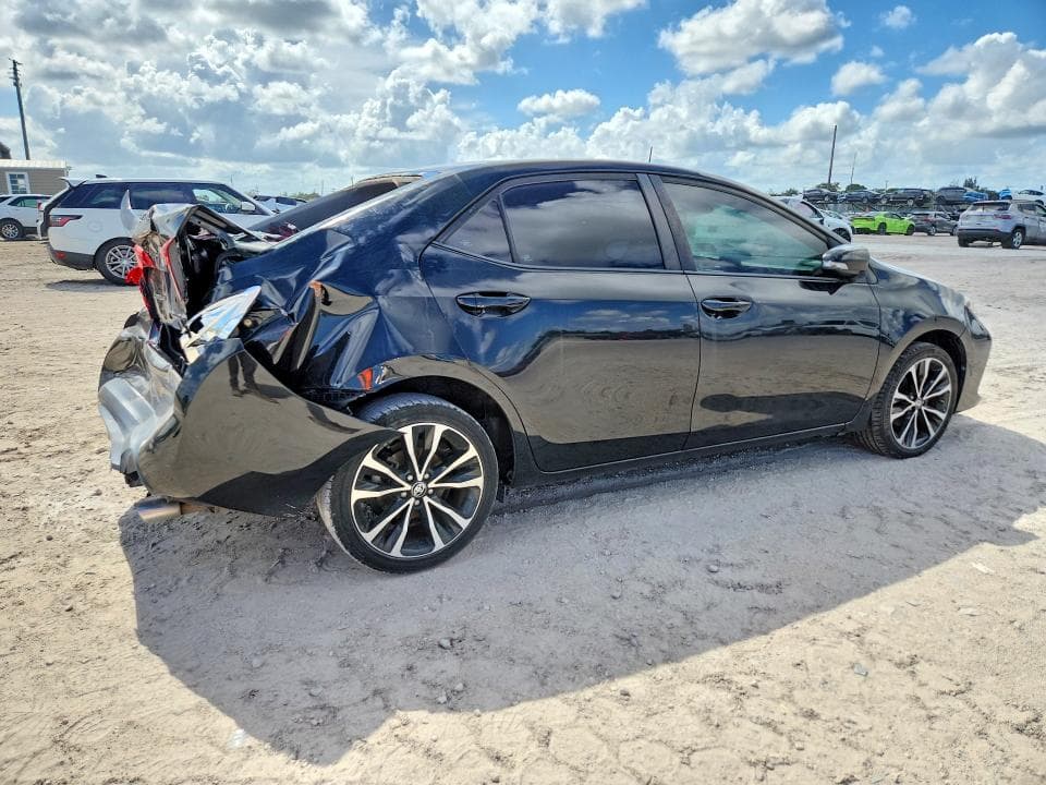 2018 TOYOTA COROLLA SE 3