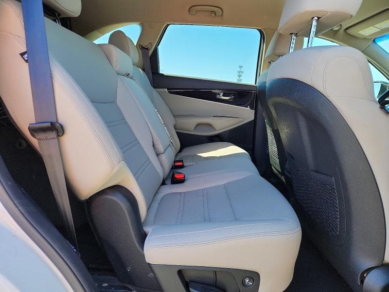 2020 KIA SORENTO S 11