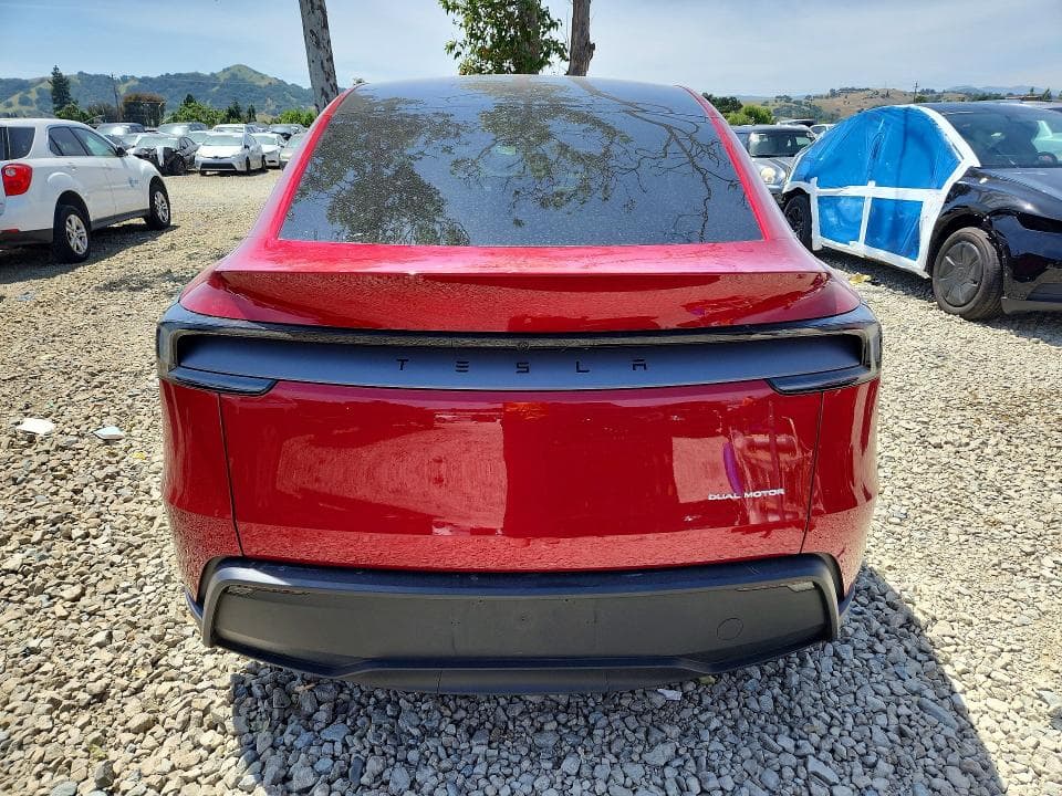 2026 TESLA MODEL Y 6
