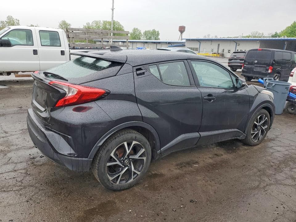 2020 TOYOTA C-HR XLE 3