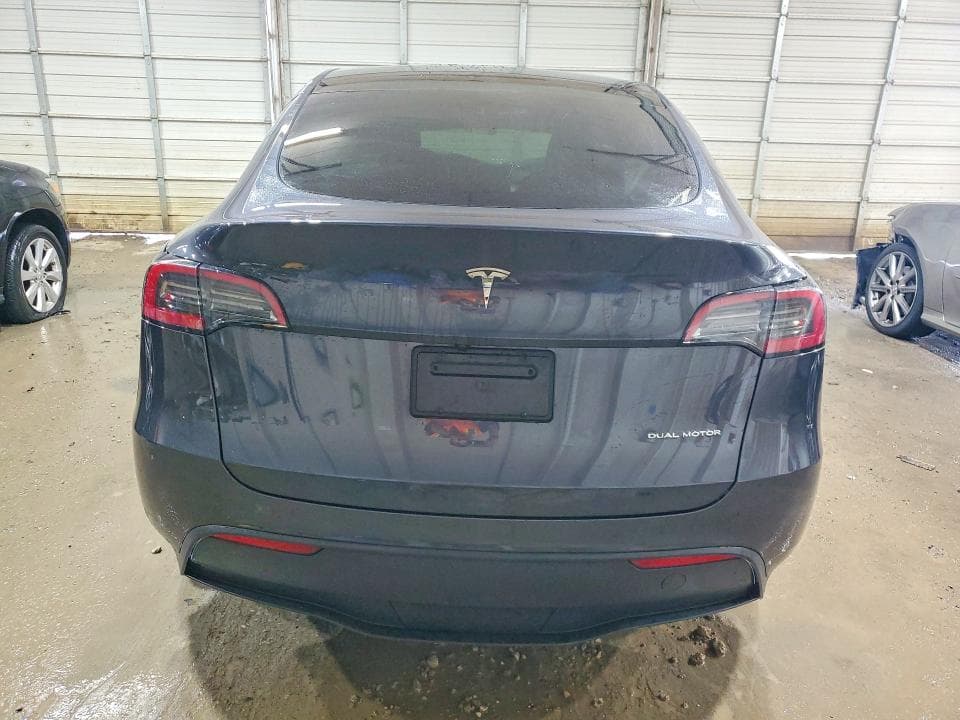 2025 TESLA MODEL Y 6