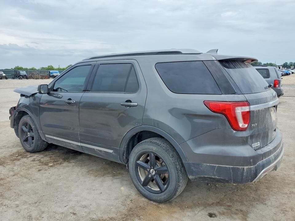 2017 FORD EXPLORER XLT 2