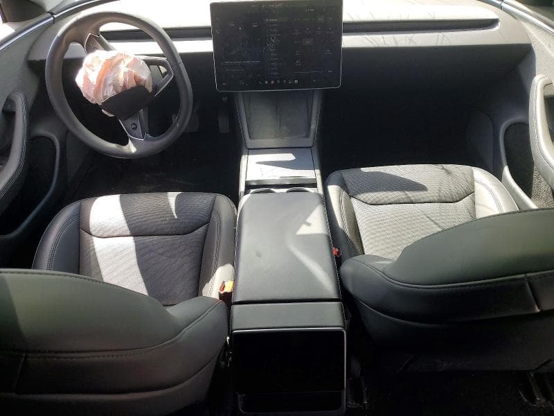 2025 TESLA MODEL 3 8
