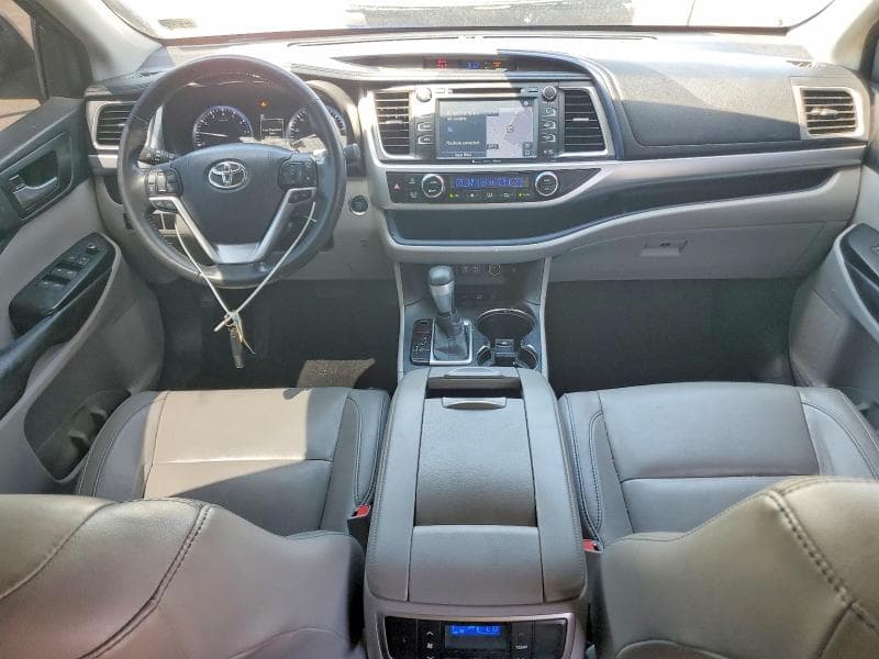 2017 TOYOTA HIGHLANDER XLE 8