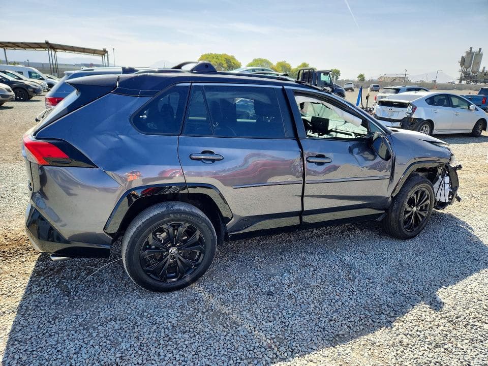 2024 TOYOTA RAV4 XSE 3