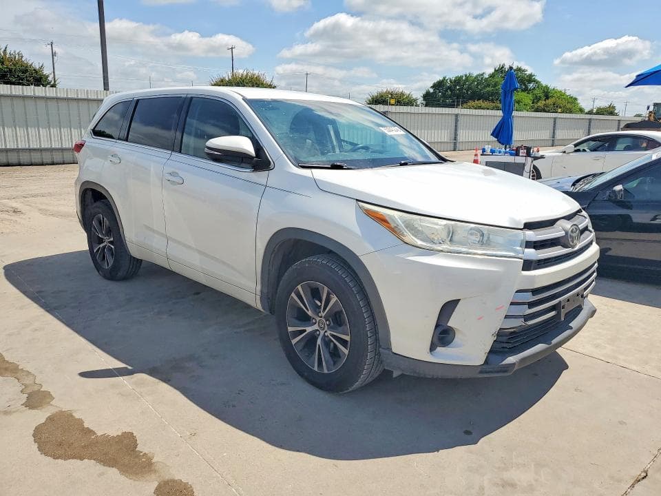 2018 TOYOTA HIGHLANDER LE 4