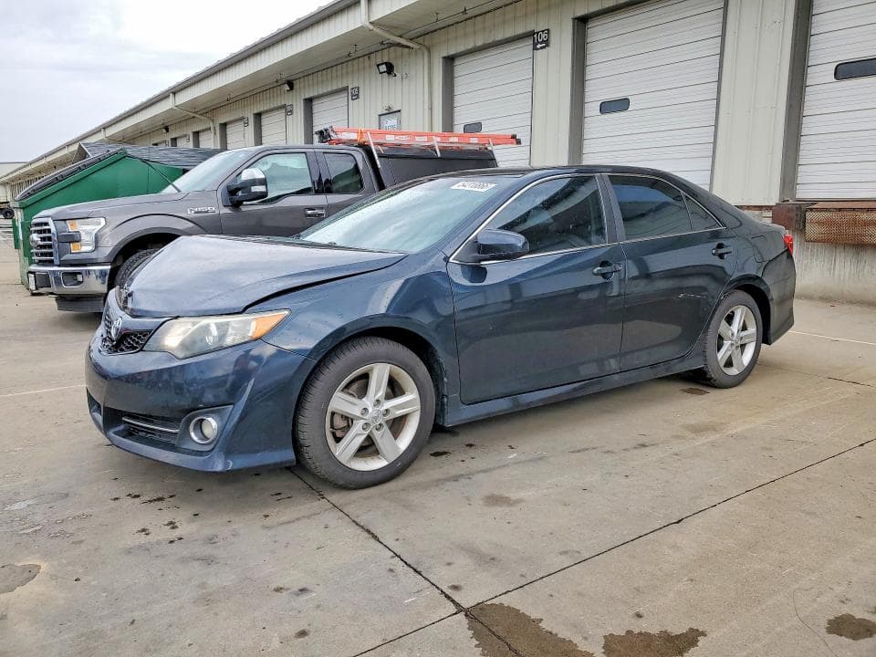 2014 TOYOTA CAMRY
