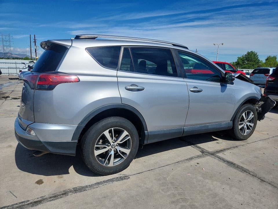 2017 TOYOTA RAV4 XLE 3
