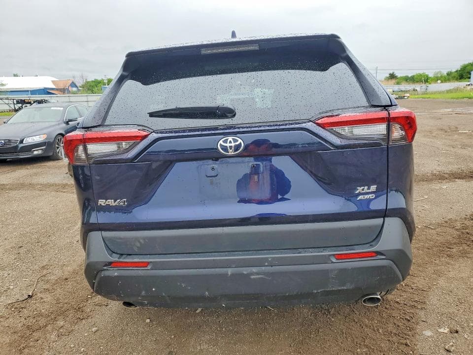 2025 TOYOTA RAV4 XLE PREMIUM 6