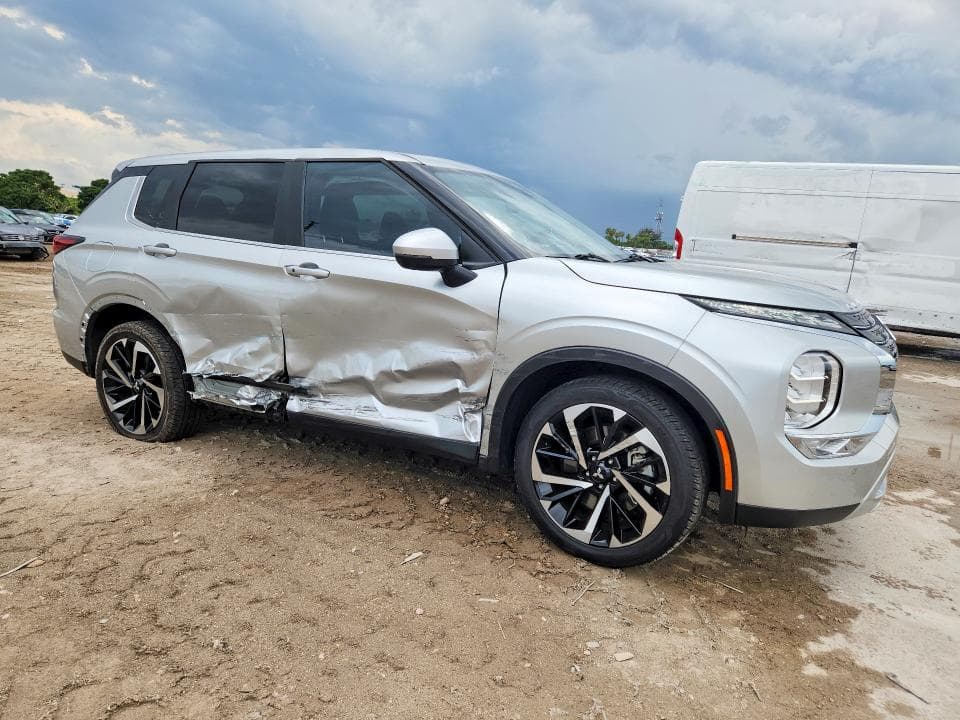 2024 MITSUBISHI OUTLANDER SE 4