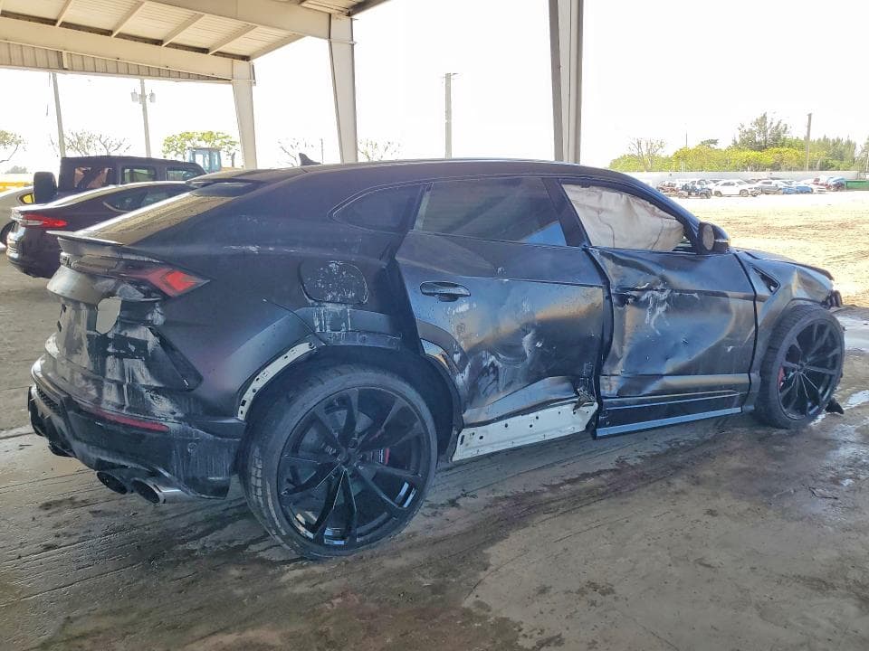 2019 LAMBORGHINI URUS 3