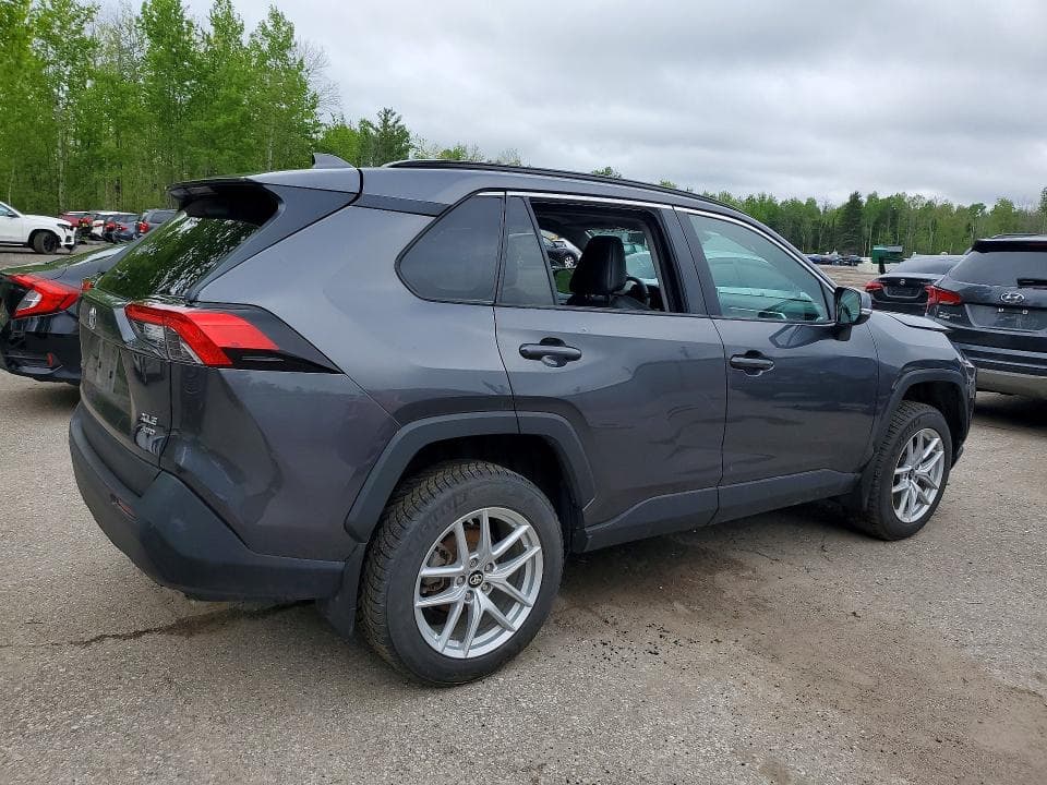 2023 TOYOTA RAV4 XLE 3
