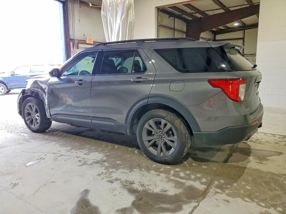 2022 FORD EXPLORER XLT 2