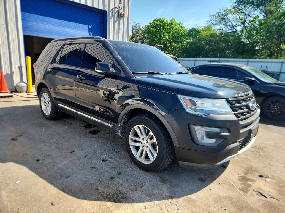 2017 FORD EXPLORER XLT 4