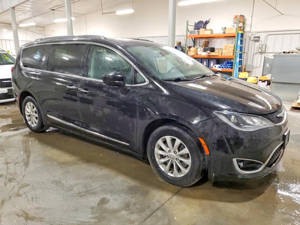 2018 CHRYSLER PACIFICA TOURING L 4