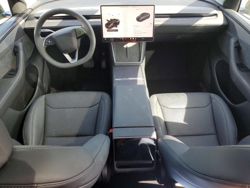 2026 TESLA MODEL Y 8