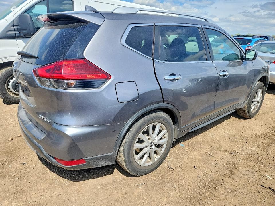 2017 NISSAN ROGUE SV 3
