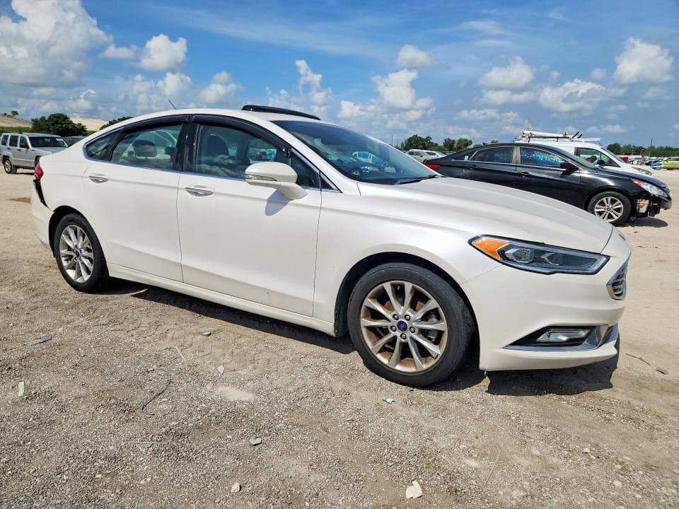 2017 FORD FUSION SE 4