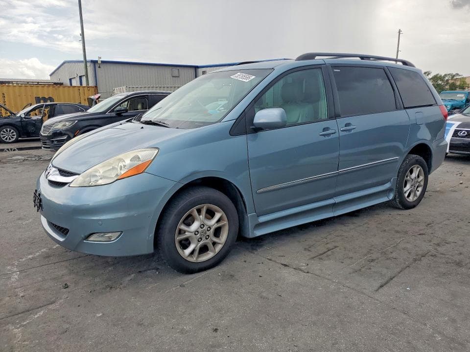 2006 TOYOTA SIENNA